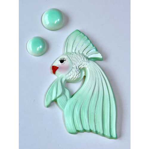 Vintage Style Chalkware Fish Wall Plaques: Anthropomorphic Nautical Art