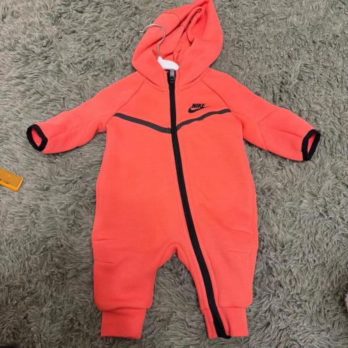 Baby Nike tech PRICE IS FIRM