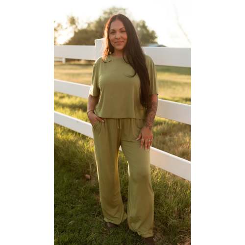 Women's T-Shirt and Pants Set in Olive Green