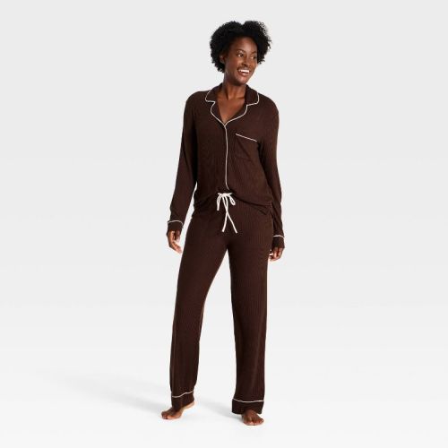 Women's Cozy Ribbed Notch Collar Long Sleeve Shirt and Pants Pajama Set - Auden™ Brown L