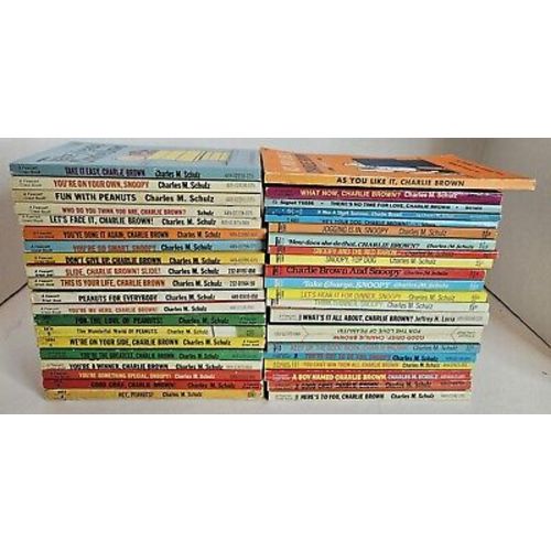 Vintage Lot of 41 Peanuts Charlie Brown Snoopy Paperback Books 60&#039;s &amp; 70&#039;s