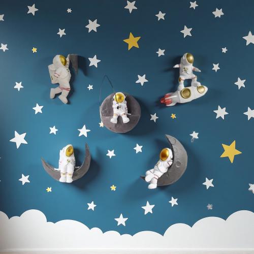 3D Resin Astronaut Wall Decor: Space-Themed Kids Room Hanging Set