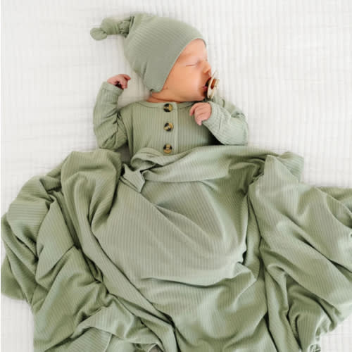 Ellis Ribbed Newborn Hat Bundle (Gown)