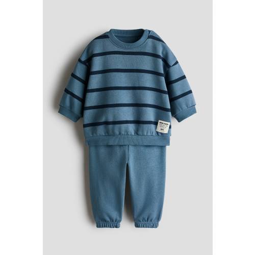 2-PIECE PRINTED SWEATSHIRT AND JOGGERS SET