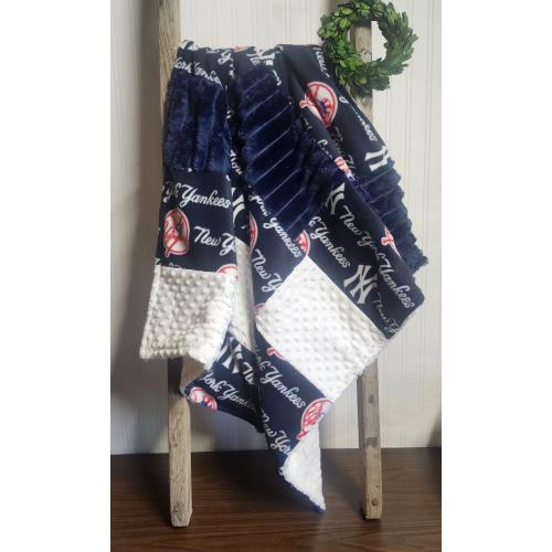 New York Yankees Cuddle Blanket