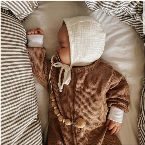 White Muslin Bonnet – Olive and Cradle