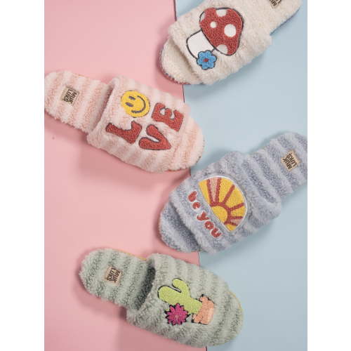 MUK LUKS Women's Graphic Cozy Slide Slipper