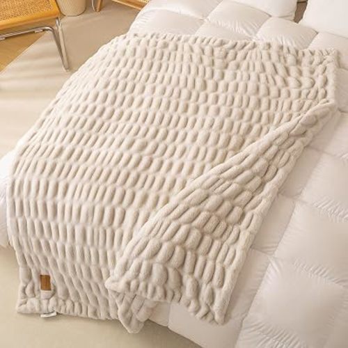 YUSOKI 1000GSM Bubble Faux Rabbit Fur Throw Blanket, Dusty Ivory, 50"x60"