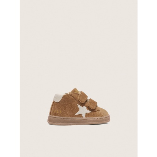 Junior June in tobacco-colored suede with cream leather star