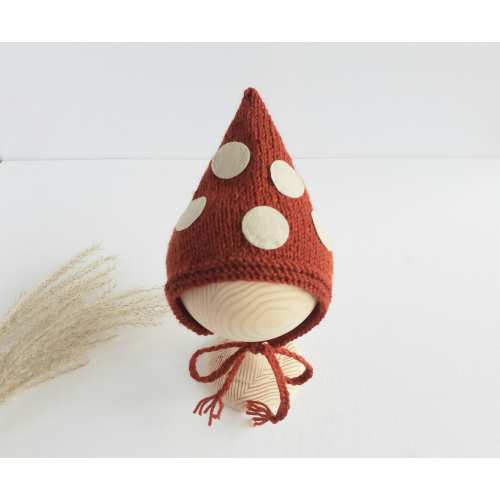 Mushroom baby hat Newborn mushroom bonnet hat Woodland baby shower gift Knit baby gnome hat Cottagecore baby accessory rust brown inky cap
