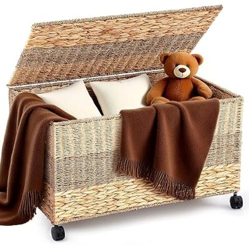 Cinnvoice 42.3 Gallon(160L) 30×17.7×18 in Wicker Storage Trunk with Wheels & Lid Heavy Duty Rolling Storage Bench Large Toy Chest Water Hyacinth Woven Blanket Bin for Bedroom, Laundry Room, Tricolor
