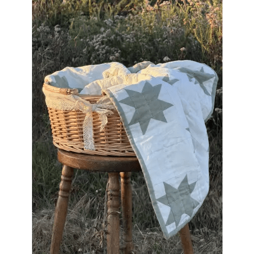 GREEN SAWTOOTH STAR — Quilts by Amber