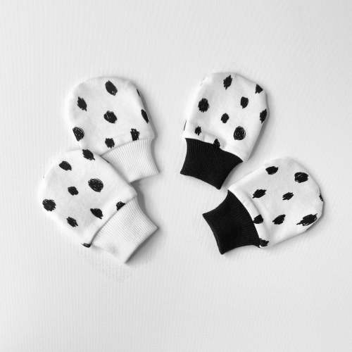 White no scratch mittens with dots. Baby scratch mitts. Baby Gift. Baby Hand Covers. Baby shower