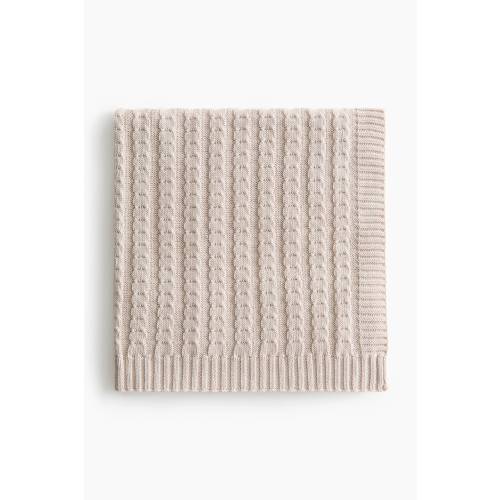 CABLE-KNIT BABY BLANKET