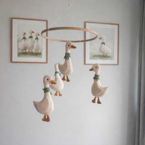 Goose baby nursery mobile - Baby mobile goose- Baby mobile neutral - Goose baby shower -Baby crib - felt gosse