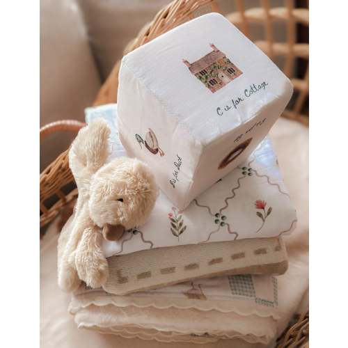 Cottage Picnic Rattle Cube