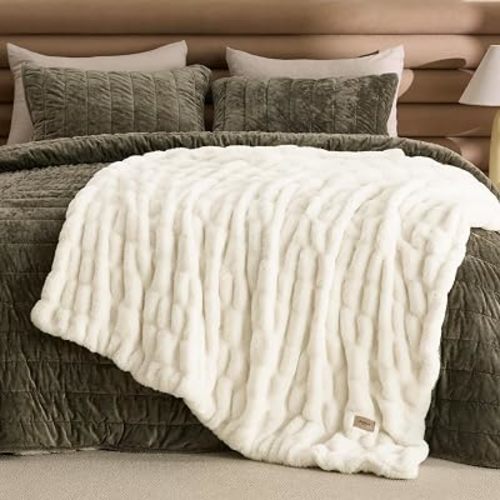 Bedsure Soft Double-Sided Faux Fur Throw XL Blanket, Cream, 50"x70"