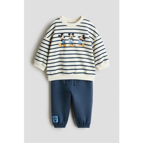 2-PIECE PRINTED SWEATSHIRT AND JOGGERS SET