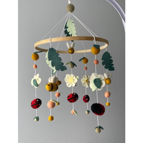 bee mobile/ ladybug Mobile/ baby girl mobile/ Baby Mobile/ Handmade mobile/Baby shower Gift/ Crib mobile/ crib decoration/ felt ball mobile