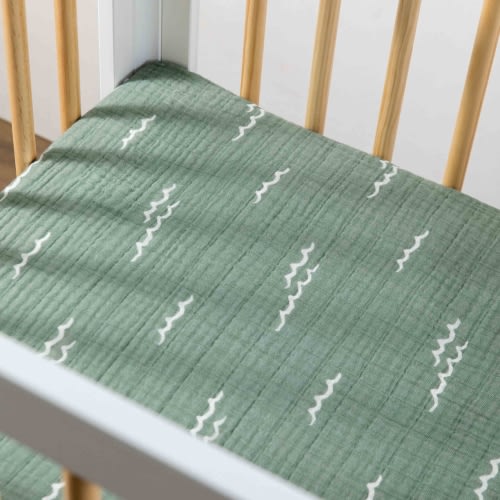 Mini Crib Sheet in GOTS Certified Organic Muslin Cotton - Ocean Waves