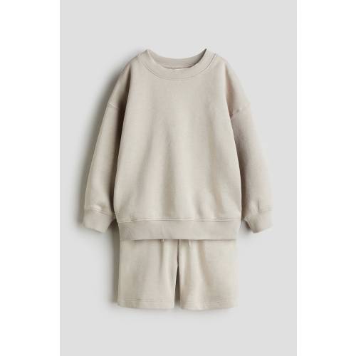 2-PIECE SWEATSHIRT AND SHORTS SET
