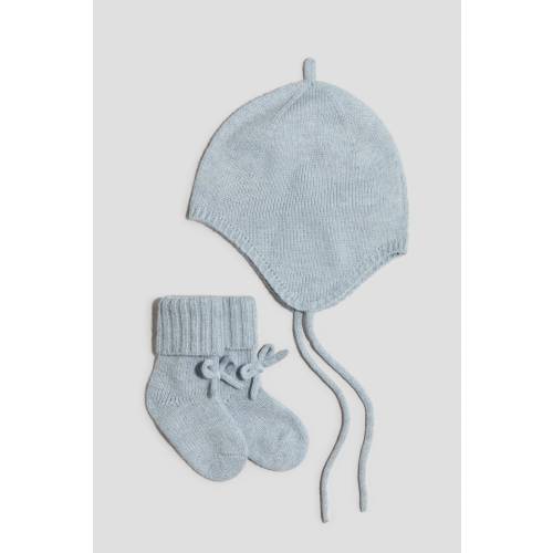 2-PIECE BONNET AND SOCKS SET