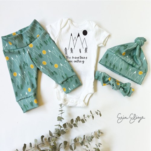 The mountains are calling baby, Mountain baby, Outdoors baby, Climbing baby, Mountain baby gift, Adventure baby gift, Coming home outfit