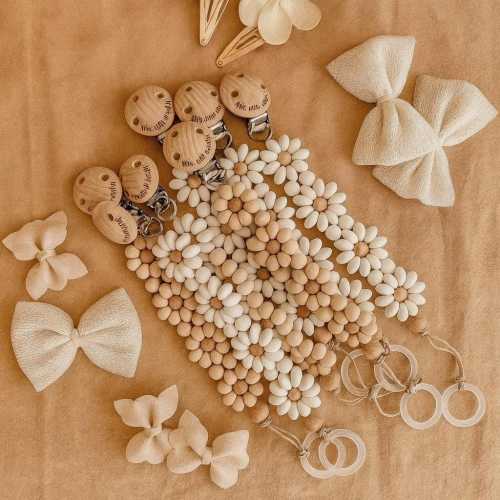 Personalized Baby Pacifier Clip – Custom Name Silicone Bead Holder – Daisy Flower Teether – Newborn Gift – Handmade Baby Accessory