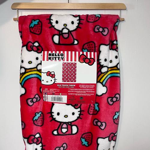 Manta arcoíris de fresa de Hello Kitty de Sanrio NWT