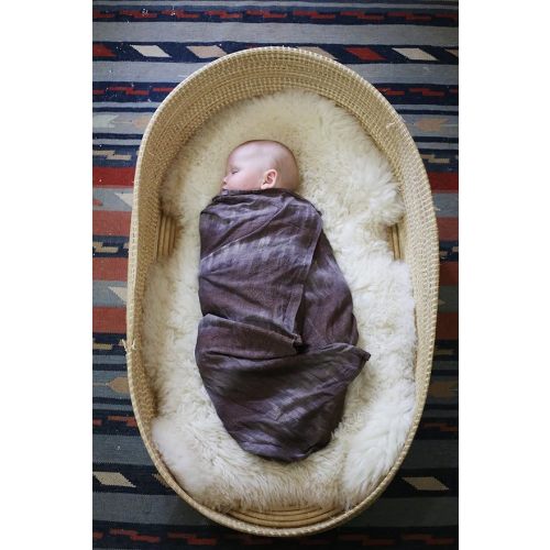 Baby Sheepskin Rug Babycare Nursery Rug 100% Natural Lambskin Blanket Short-Shorn Wool Sleep Pad Medical Sheepskin Hospital Bed Mattress Topper (Ivory White, Single Pelt 2.5ft x 3.5ft)