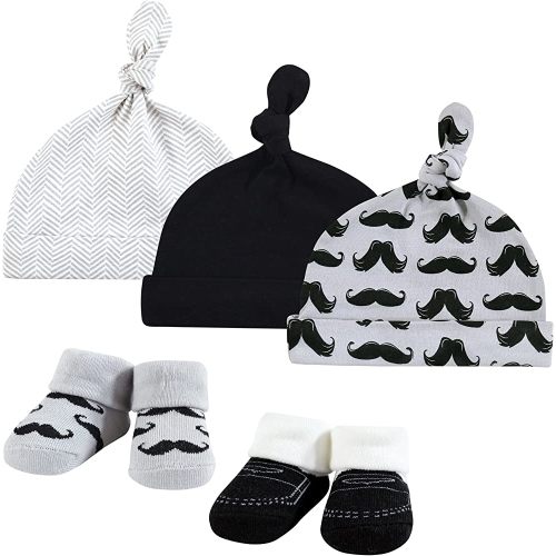 Hudson Baby Baby Cap and Socks Set