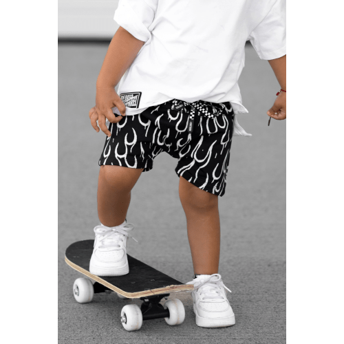 Relaxed Fit Shorts in Fuego