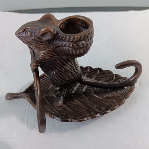 (Intrepid, Minutemen) Brass/Bronze Finished Mouse On Leaf 3 1/2" Candle Holder