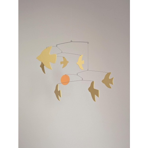 Mobilna zabawka Montessori z ptakami – spokojna, naturalna dekoracja pokoju dziecięcego