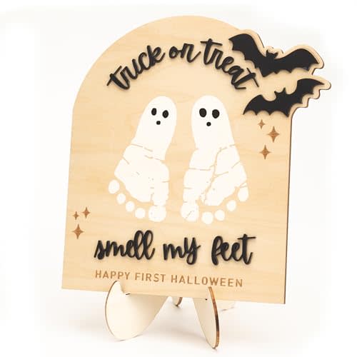 Baby's First Halloween Wooden Keepsake Sign, DIY Footprint Art Milestone Card, Wall Hanging Nursery Decor, Funny Trick or Treat Smell My Feet Photoshoot Prop Gifts 2025