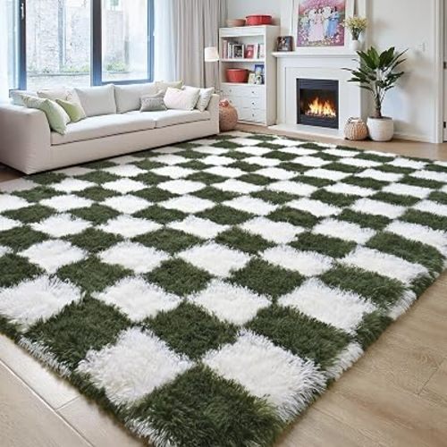 5x7 Plush Dark Green and White Checkered Area Rug