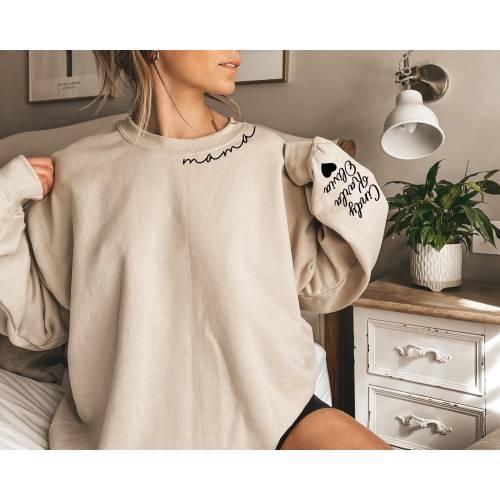 Custom Mama Sweatshirt with Kid Name on Sleeve, Personalized Mom Sweatshirt, Minimalist Momma Sweater, Christmas Gift for Mom, Gift for Her