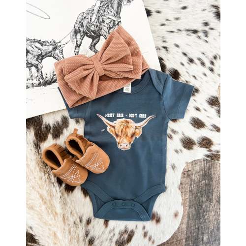 Highland Messy Hair Don’t Care Onesie/Tee (little kid)(slate blue) – theFRINGEDpineapple