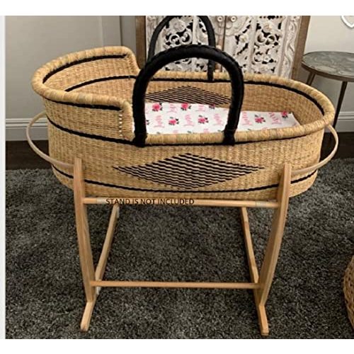Sleep in Style | Handcrafted Moses Basket for Baby - The Perfect Addition to Your Chic and Cozy Nursery