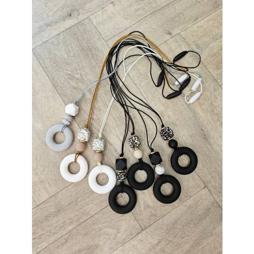 Nursing necklace/breastfeeding accessories/fiddle necklace/stylish,practical jewellery/sensory fiddle pendant