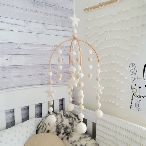 Cream & White Star Baby Mobile, Neutral Nursery Mobile, Boho Crib Mobile, Hanging Boy Mobile, Girl Pom Pom Mobile, Felt Baby Mobile Gift