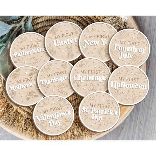 Baby Holiday Milestone Signs, Baby Shower Gift, New Mom Gift, Baby First Christmas Baby Sign, Newborn Gift, Baby Photo Props, Milestone Card