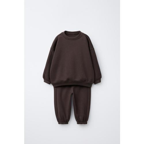 JOGGING SWEATSHIRT AND BASIC JOGGER PANTS SET WITH LABEL - Dark burgundy | ZARA United States