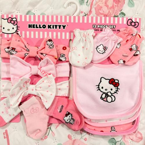 Hello kitty BABY 12 PC SET 
NEW