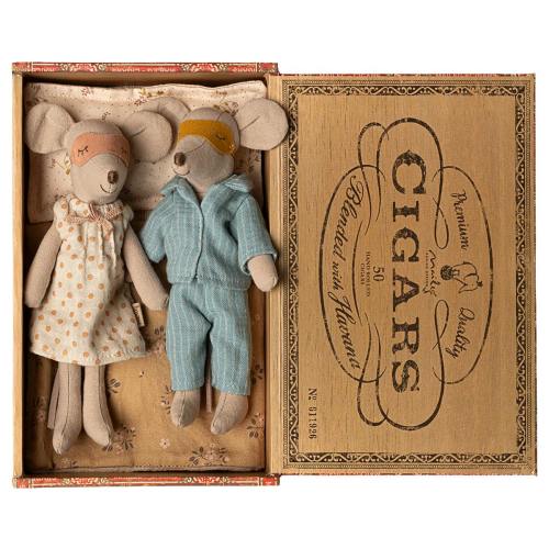 Mum & Dad in cigarbox