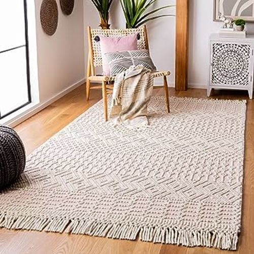 SAFAVIEH Natura Collection Accent Rug - 4' x 6', Ivory & Pink, Handmade Moroccan Boho Wool Fringe, Ideal for High Traffic Areas in Entryway, Living Room, Bedroom (NAT852R)