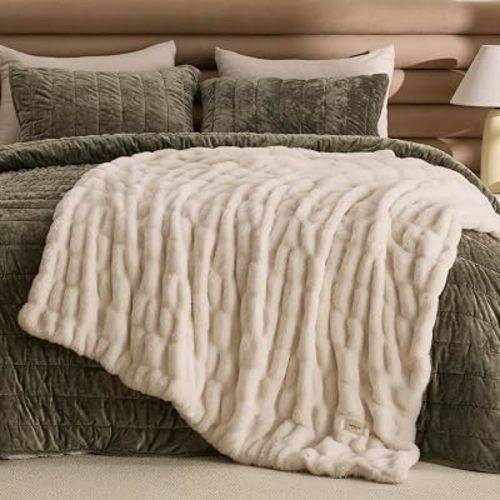 Bedsure Soft Double-Sided Faux Fur Throw Blanket, Light Beige, 50"x60"