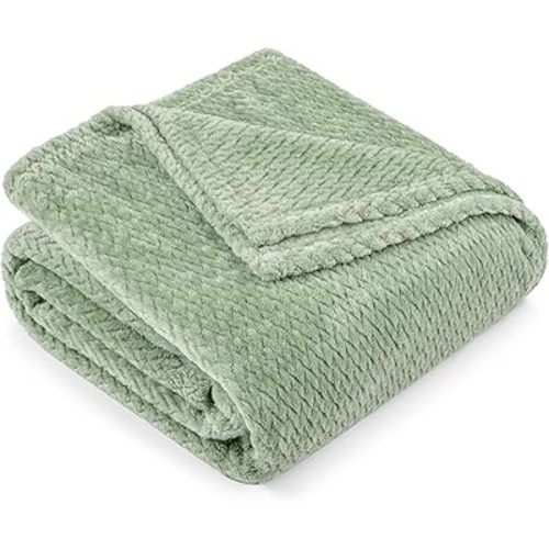PAVILIA Soft Fleece Light Green Throw Blanket for Couch, Lightweight Plush Warm Blankets for Bed, Fuzzy Cozy Flannel Blanket Throw for Sofa, Travel, Jacquard Pattern, Sage Green, Twin, 60x80 inch