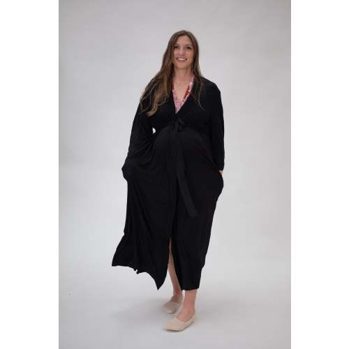Robes in Black – Lila