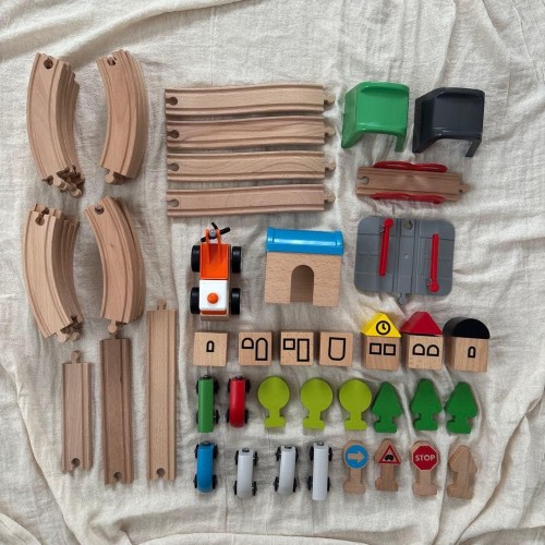IKEA Lilaboo 61 Piece Wooden Railroad Set with Rail and Building Signals #22b439